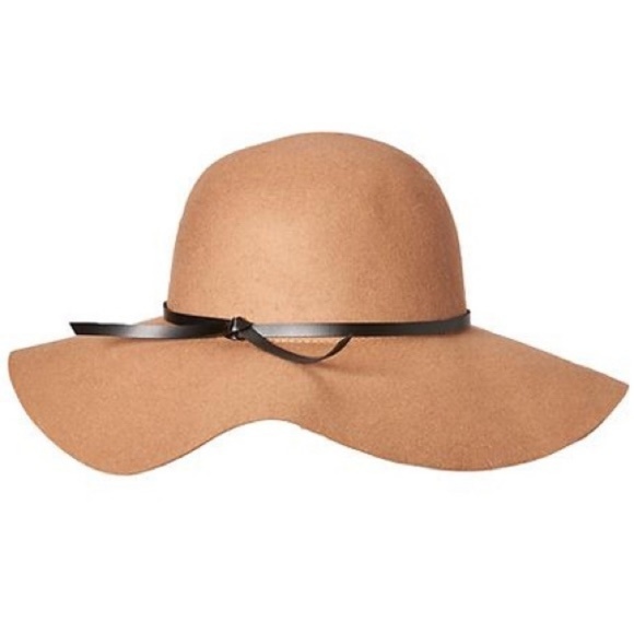 tan floppy hat